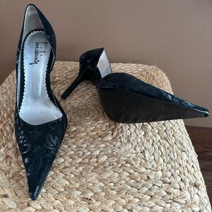 Luichiny Women’s Black Pointed Toe Heels